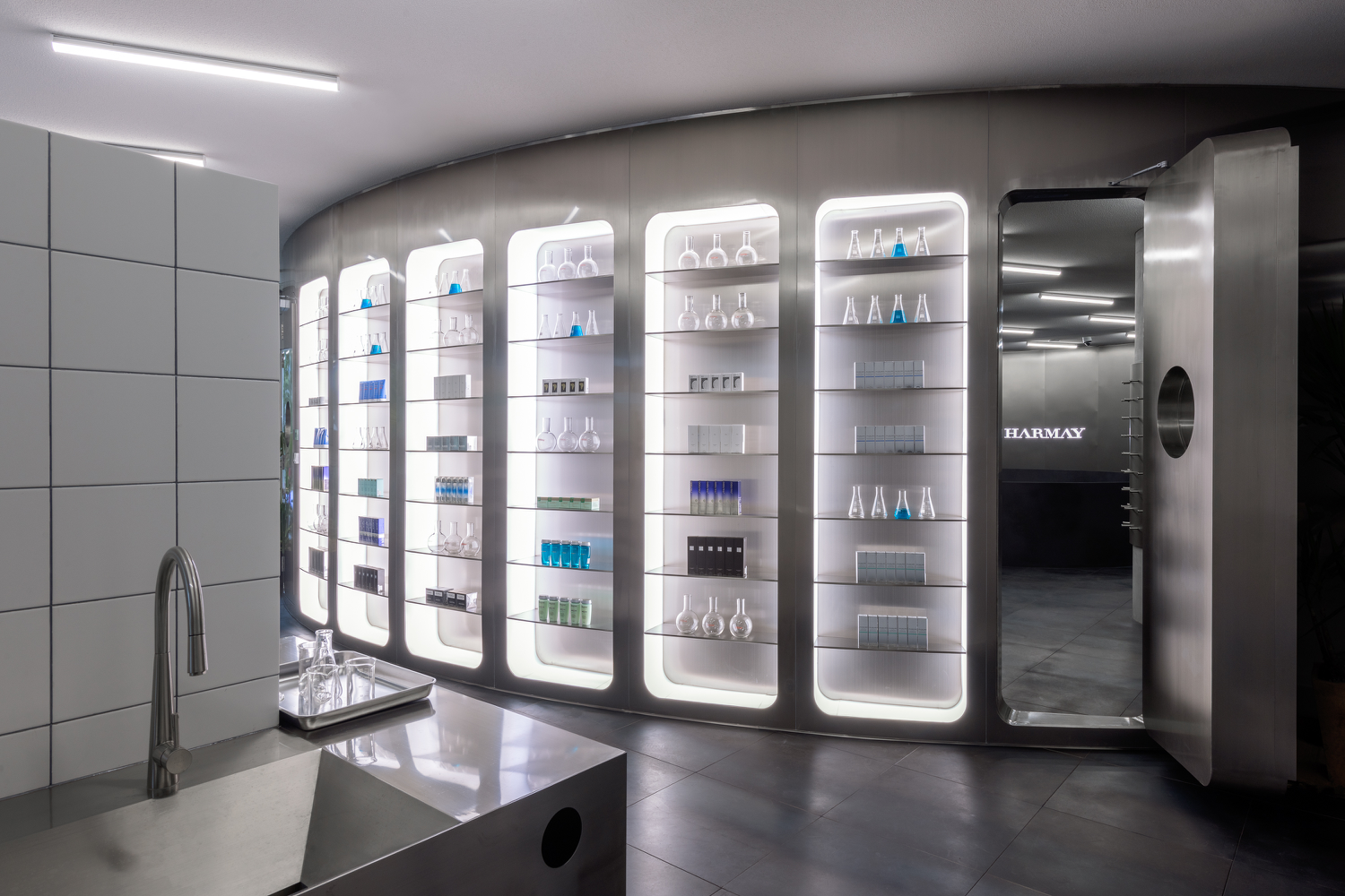 AIM 旗下的 HARMAY 商店