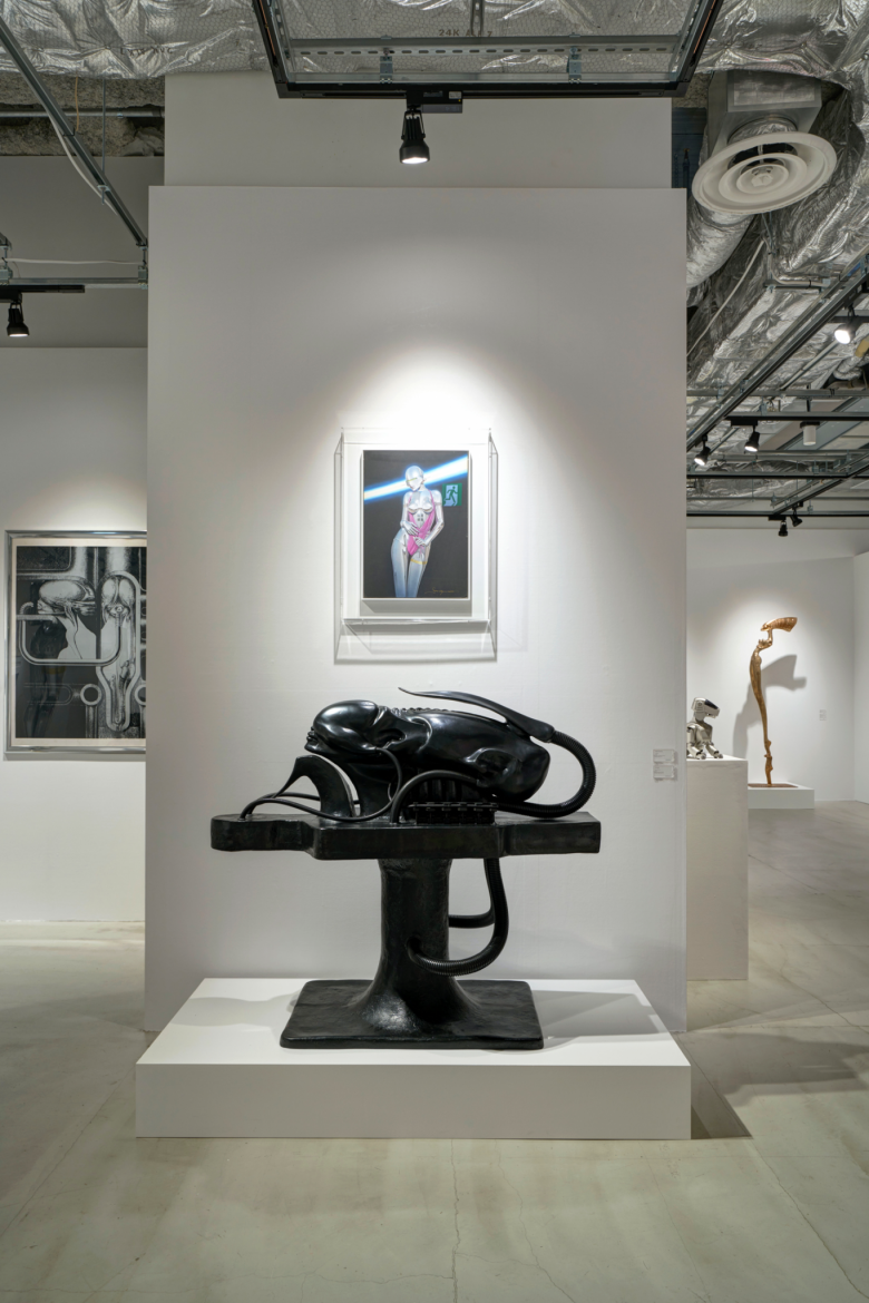 Alessio Ascari 和 Spazio Maiocchi 的 H.R. Giger x Sorayama 展览
