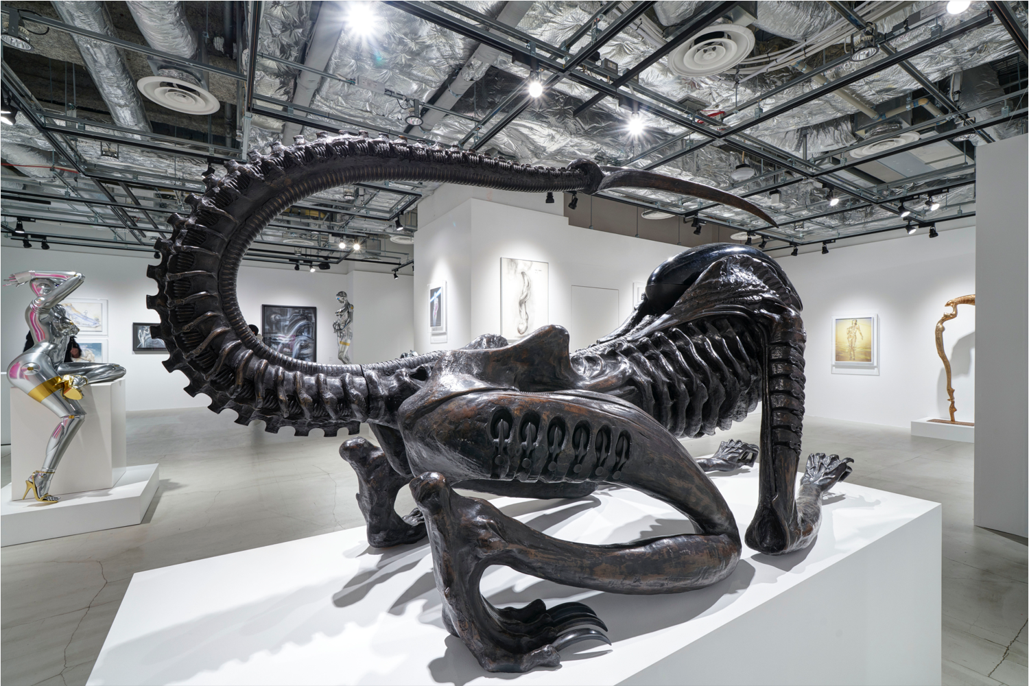 Alessio Ascari 和 Spazio Maiocchi 的 H.R. Giger x Sorayama 展览