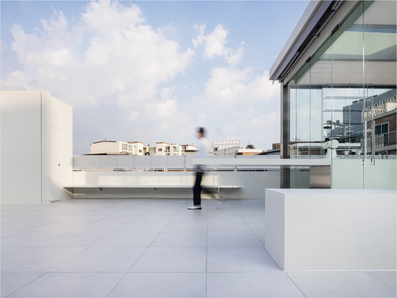 yolllley studio 设计的 Hannam Berg 咖啡馆