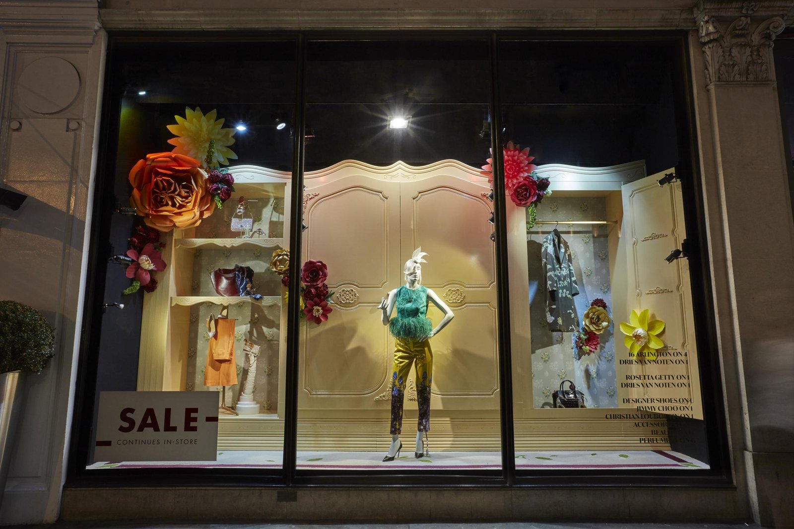 Harvey Nichols 秋季系列橱窗与 Lucky Fox 合作 Harvey Nichols 秋季系列橱窗与 Lucky Fox 合作