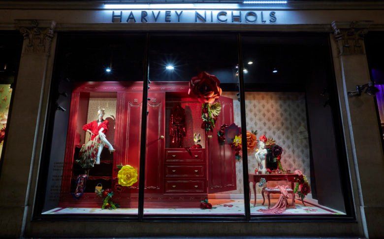 Harvey Nichols 秋季系列橱窗与 Lucky Fox 合作 Harvey Nichols 秋季系列橱窗与 Lucky Fox 合作