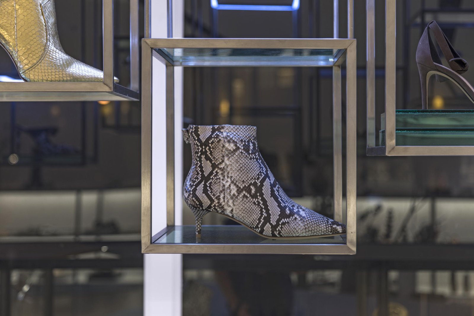 Harvey Nichols 设计师鞋履部