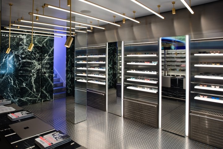 Hawkers 马德里店，由 CuldeSac Custom Retail 设计，马德里 – 西班牙