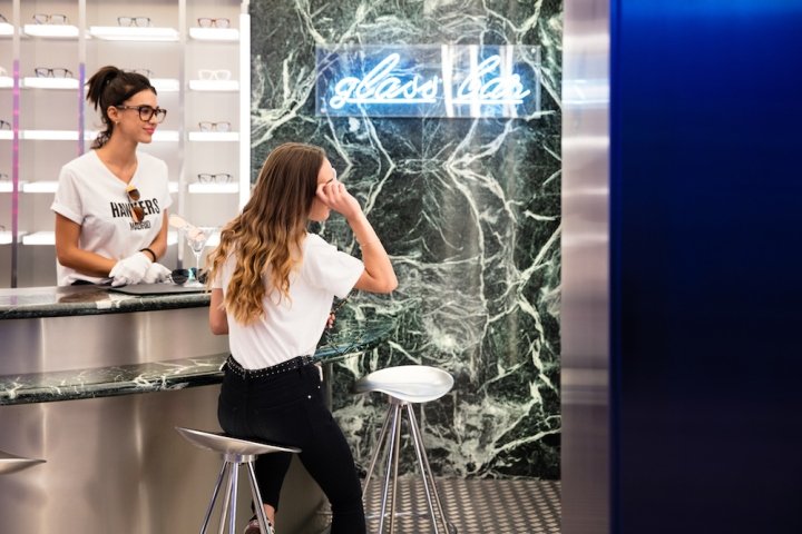 Hawkers 马德里店，由 CuldeSac Custom Retail 设计，马德里 – 西班牙