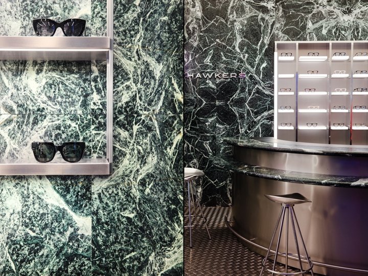 Hawkers 马德里店，由 CuldeSac Custom Retail 设计，马德里 – 西班牙