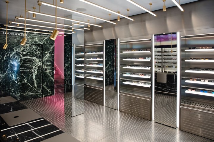 Hawkers 马德里店，由 CuldeSac Custom Retail 设计，马德里 – 西班牙