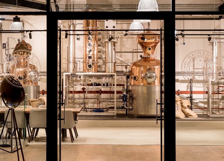 由 Contagious Design 设计的 Hayman’s Gin Distillery，英国伦敦