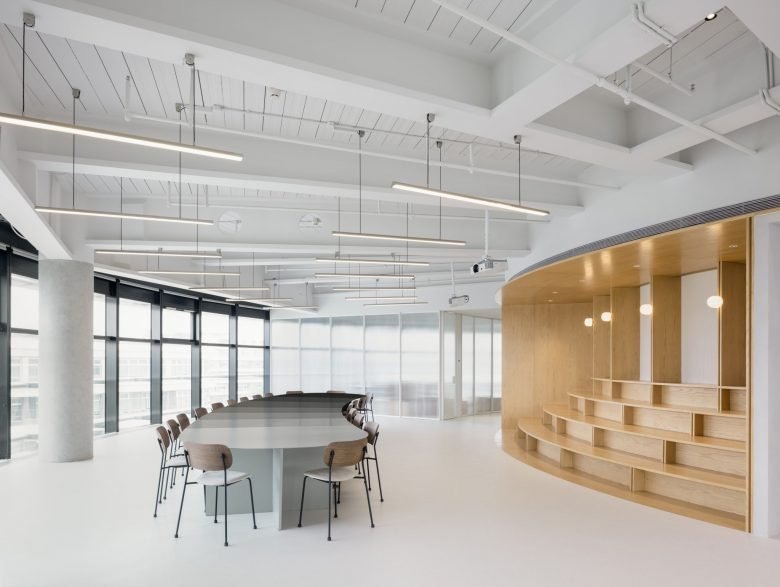 河南建业总部 by Linehouse