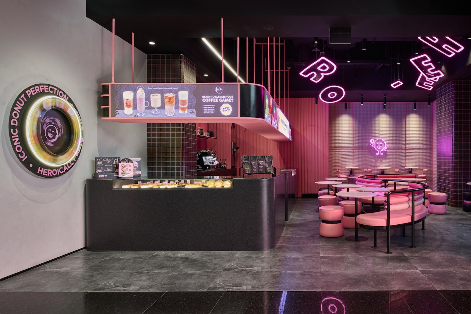 由 Roar Design Studio 设计的 Here-O Donuts 店