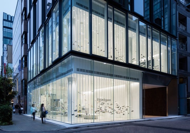 日本东京 Hills Avenue 旗舰店的“白色森林”装置，由 Tokujin Yoshioka 设计