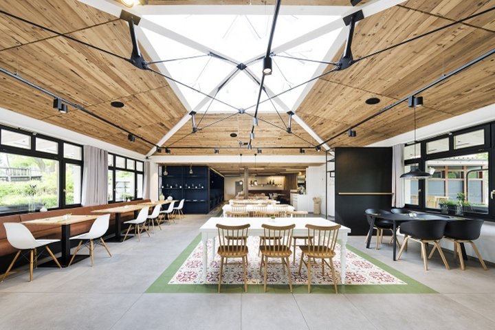 Hofschenke 餐厅,由 Konrad Knoblauch 设计,德国马克多夫 Hofschenke 餐厅,由 Konrad Knoblauch 设计,德国马克多夫