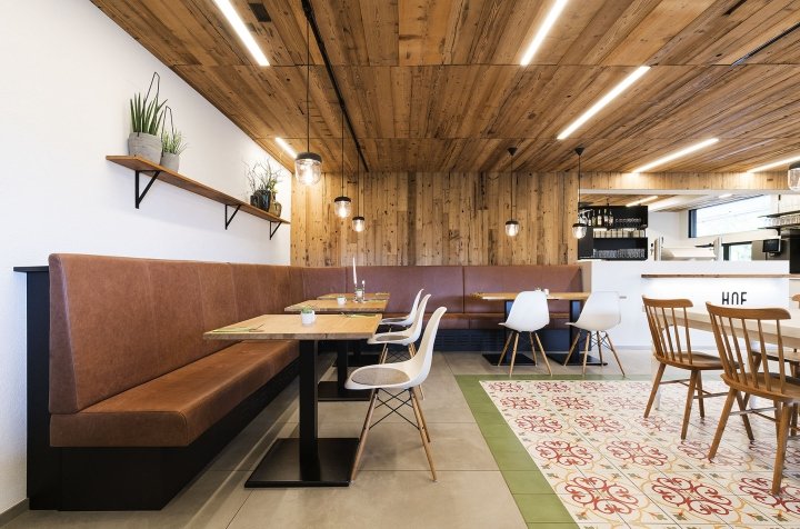 Hofschenke 餐厅,由 Konrad Knoblauch 设计,德国马克多夫 Hofschenke 餐厅,由 Konrad Knoblauch 设计,德国马克多夫