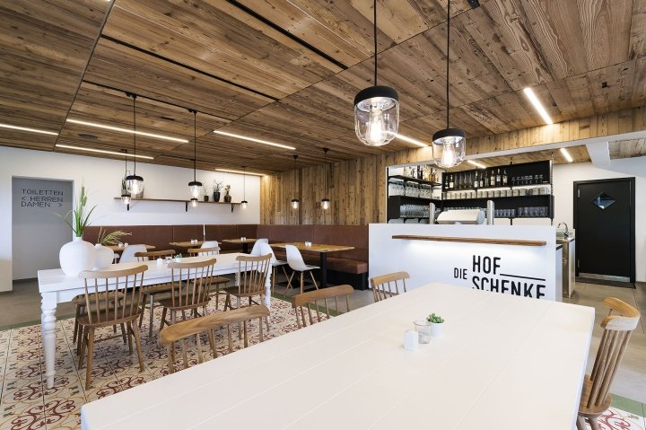 Hofschenke 餐厅,由 Konrad Knoblauch 设计,德国马克多夫 Hofschenke 餐厅,由 Konrad Knoblauch 设计,德国马克多夫