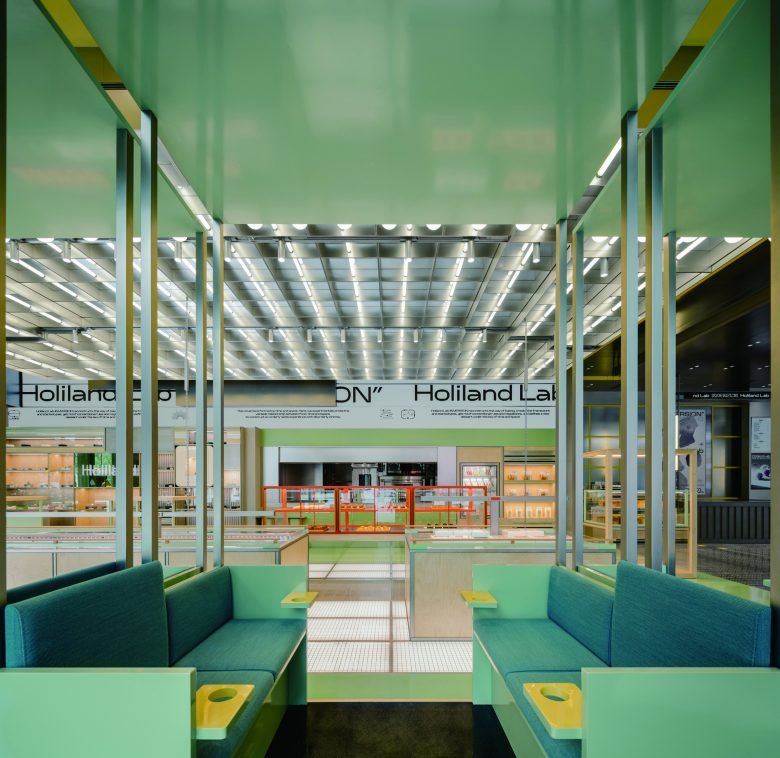 Sò Studio 设计的南京好利来实验室，以天文实验为灵感，以“倒十字”为特色