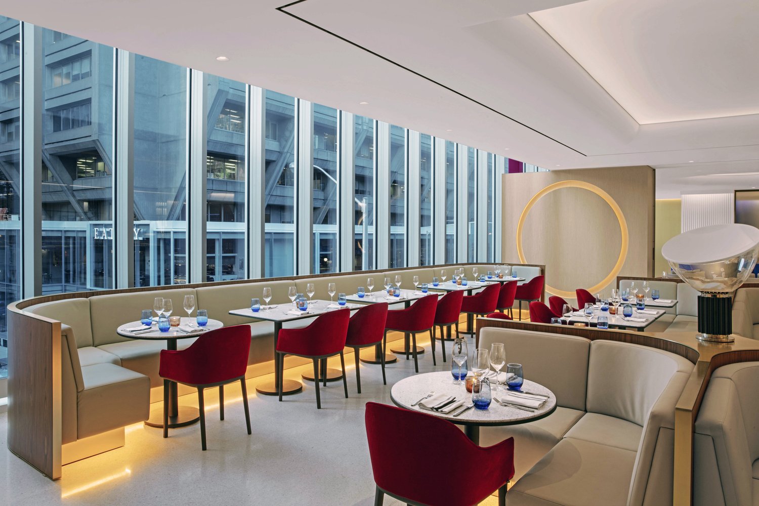 Bloor Street 和 Gensler 设计的 Holt Renfrew 旗舰店