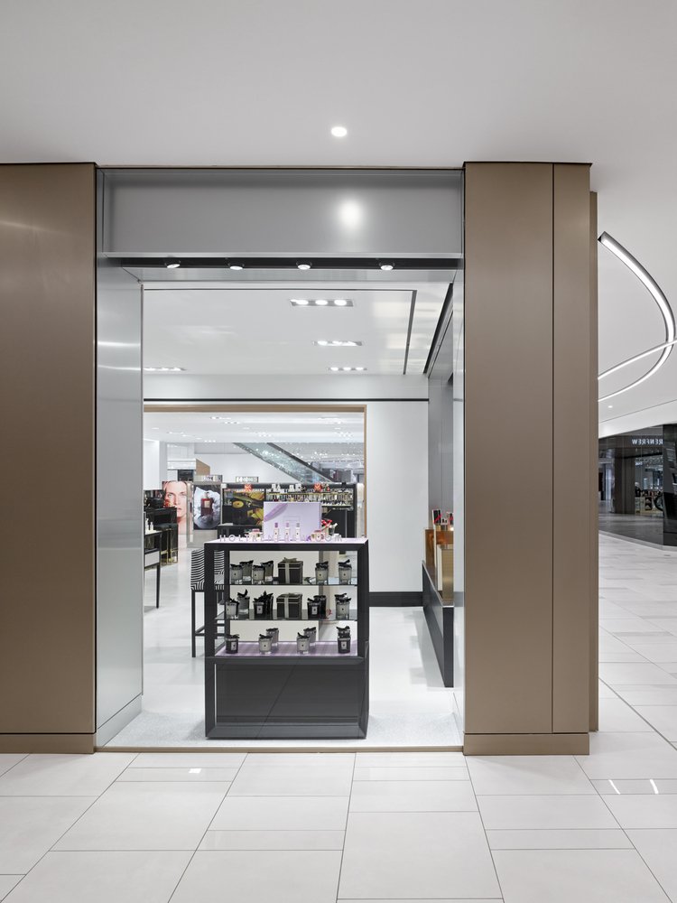 Bloor Street 和 Gensler 设计的 Holt Renfrew 旗舰店