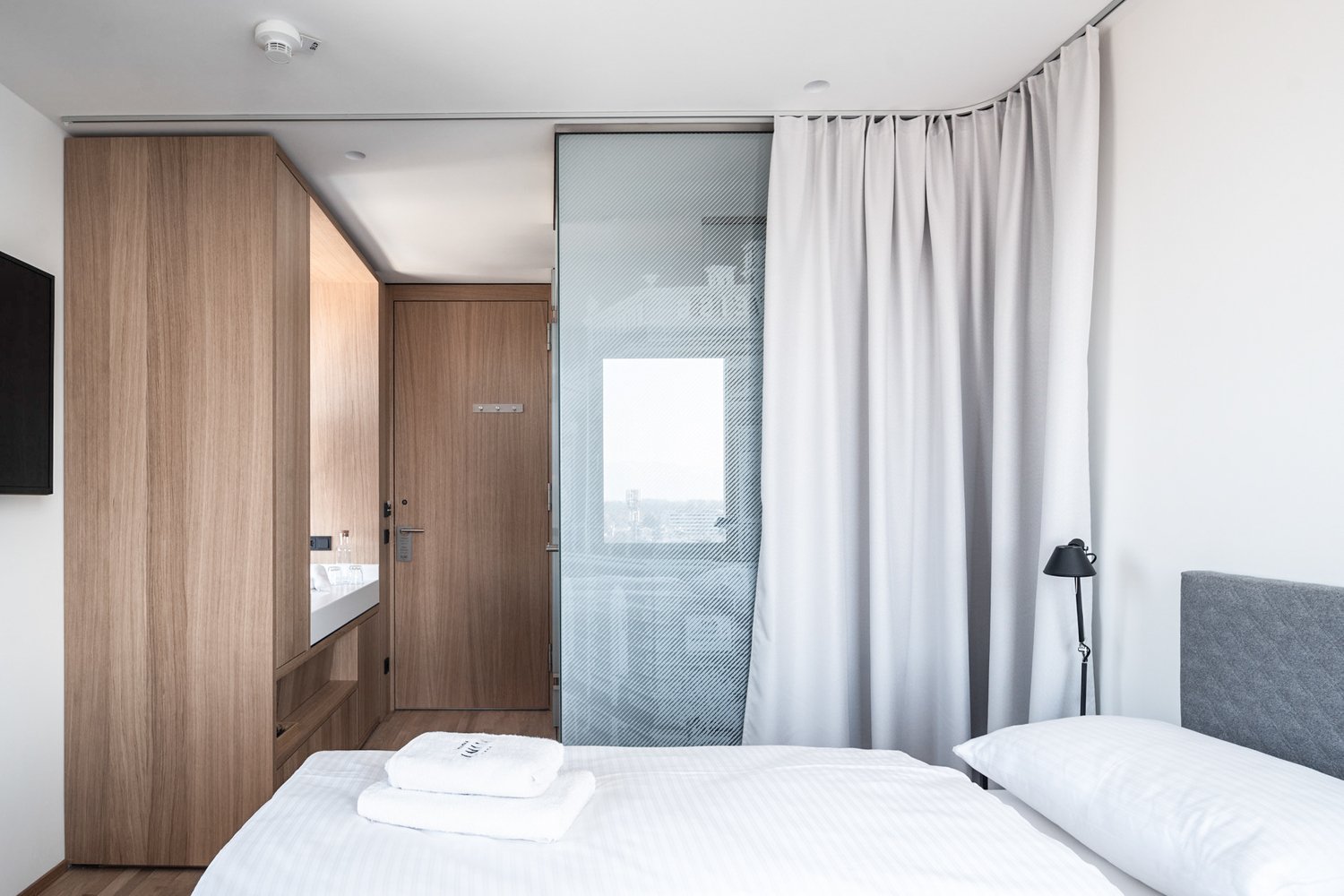 弗林特酒店 / Marte.Marte Architects