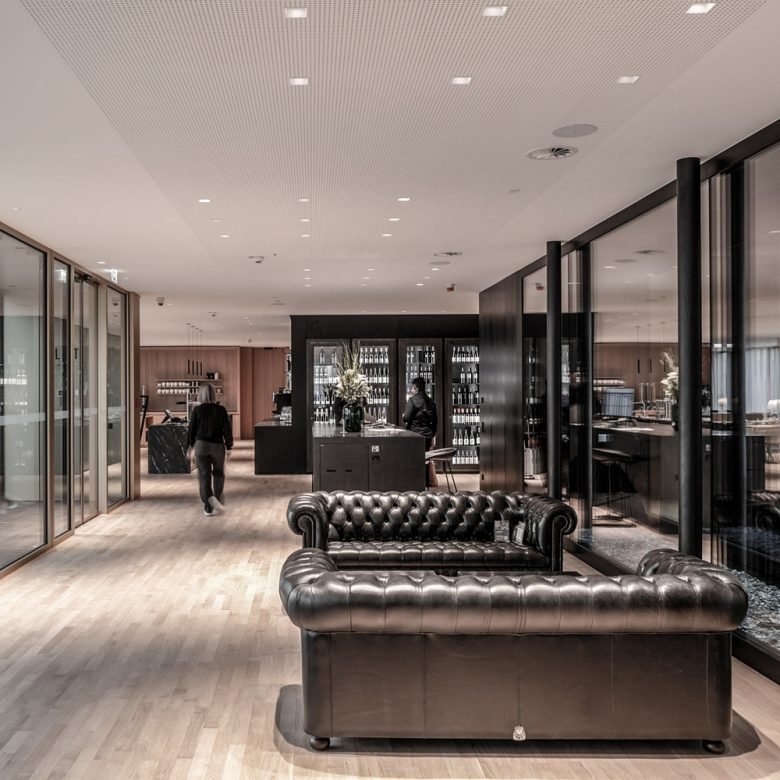 弗林特酒店 / Marte.Marte Architects