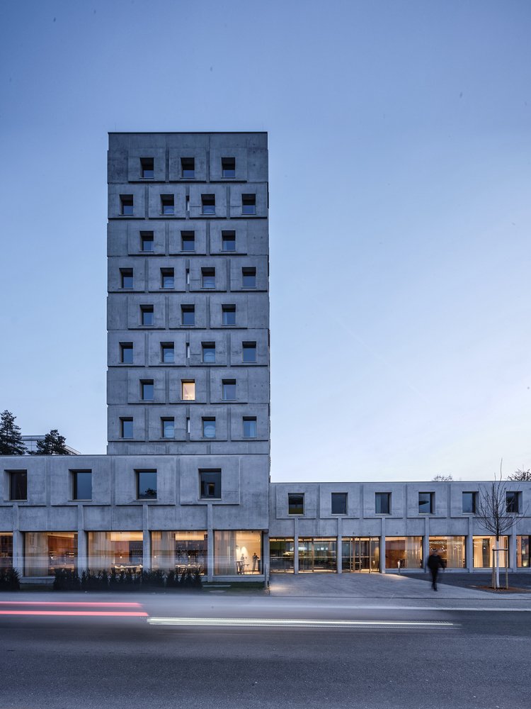 弗林特酒店 / Marte.Marte Architects