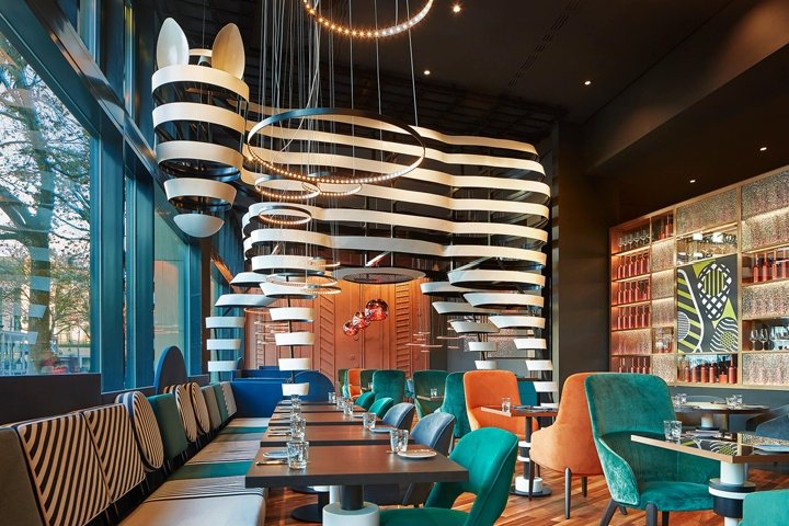 铂尔曼柏林施维泽霍夫酒店内部由 Sundukovy Sisters 设计，柏林 – 德国