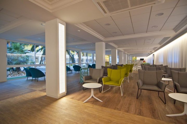 维塔莱高尔夫酒店活动大厅,格拉德卡斯特利翁 – 西班牙 维塔莱高尔夫酒店活动大厅,格拉德卡斯特利翁 – 西班牙