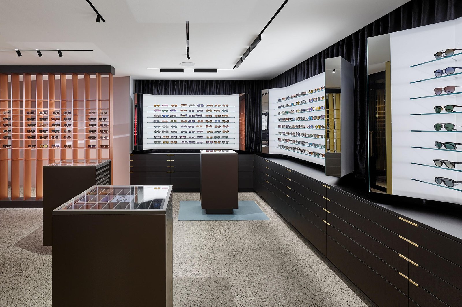 Ippolito Fleitz Group 的 Hunke 眼镜