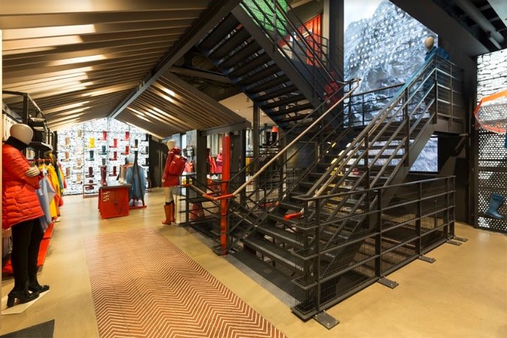 Hunter by Umdasch Shopfitting，英国伦敦