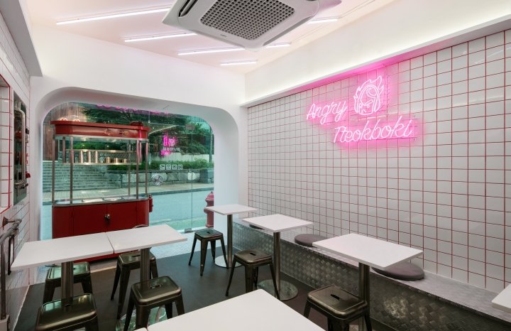 Hwanan Tteok-bbokki 摊位由 Flymingo Design 设计，韩国首尔