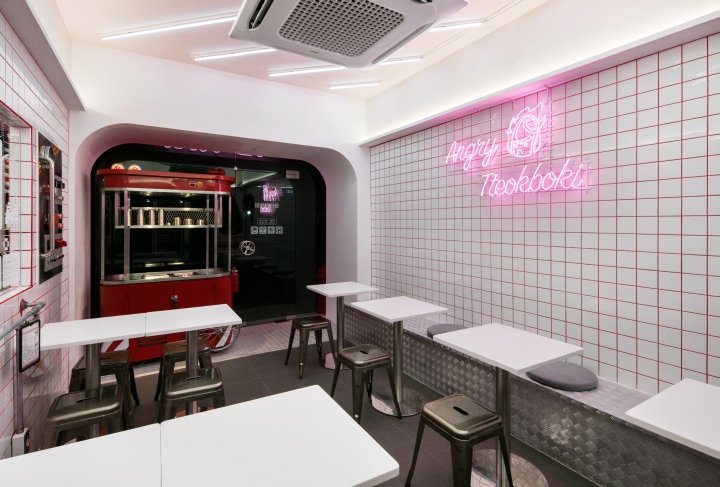 Hwanan Tteok-bbokki 摊位由 Flymingo Design 设计，韩国首尔