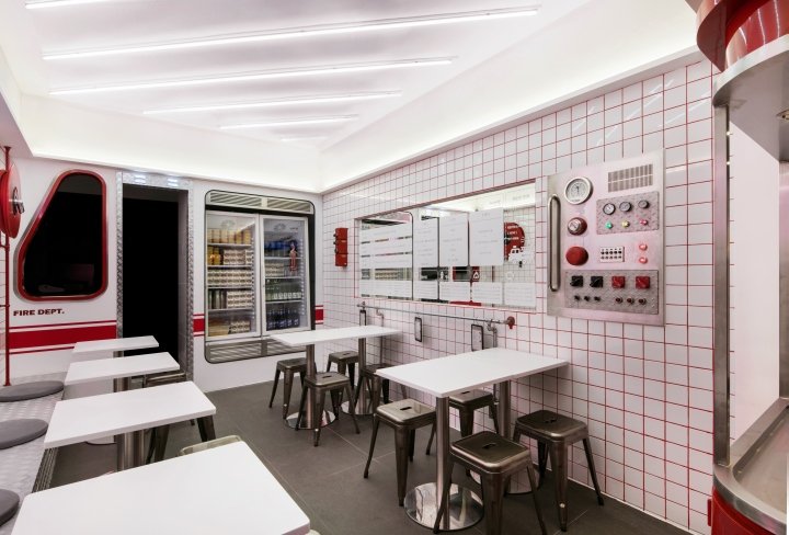 Hwanan Tteok-bbokki 摊位由 Flymingo Design 设计，韩国首尔