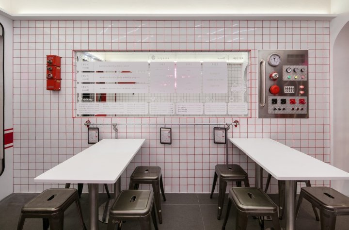 Hwanan Tteok-bbokki 摊位由 Flymingo Design 设计，韩国首尔