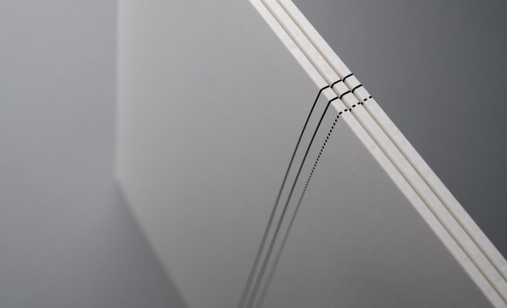 Hyrerion 封面由 Anagram 设计