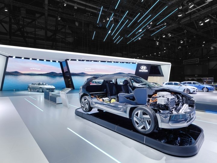 现代汽车在 2018 年日内瓦国际汽车展上的展位，由 VAVE 设计，瑞士日内瓦