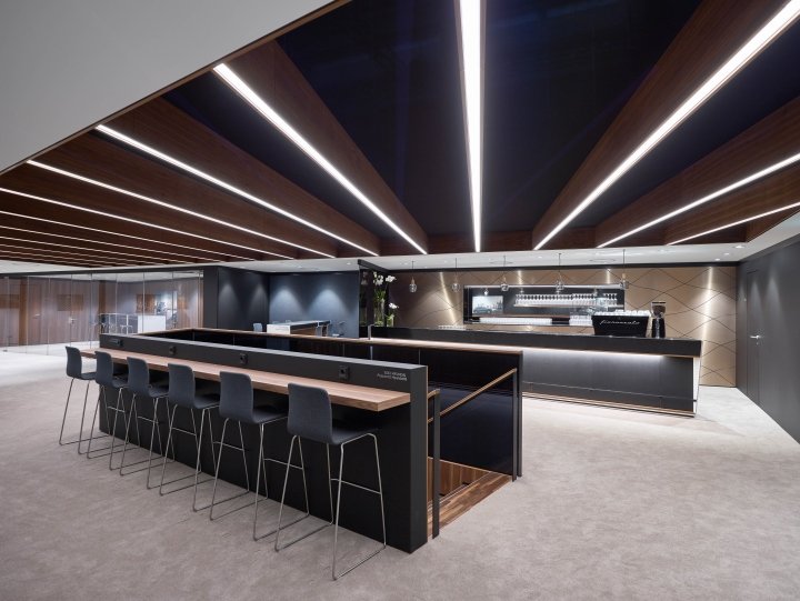 现代汽车在 2018 年日内瓦国际汽车展上的展位，由 VAVE 设计，瑞士日内瓦