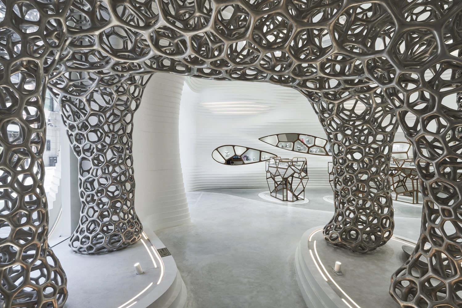 AntiStatics Architecture 与岳敏君一起做艺术家商店