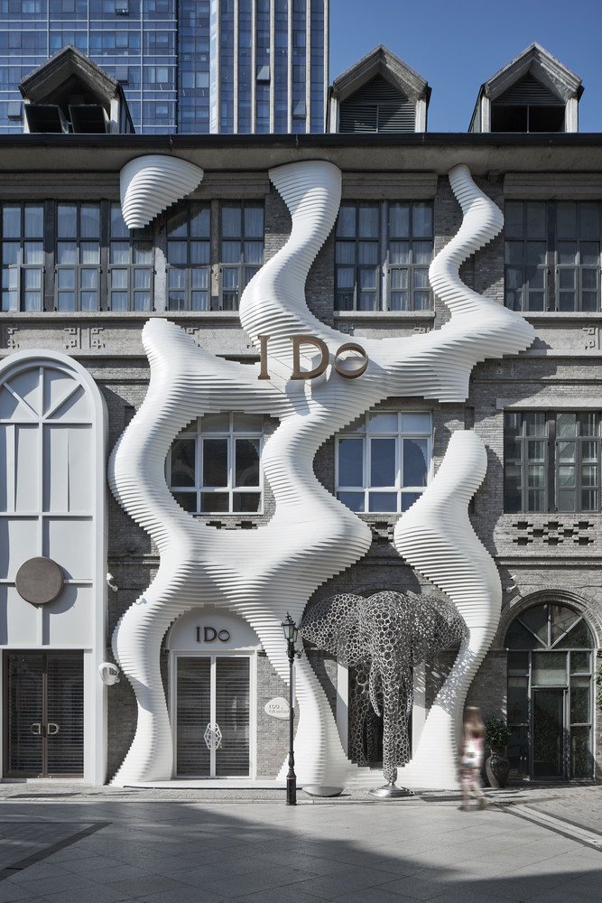 AntiStatics Architecture 与岳敏君一起做艺术家商店