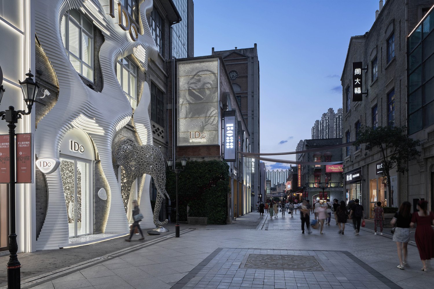 AntiStatics Architecture 与岳敏君一起做艺术家商店