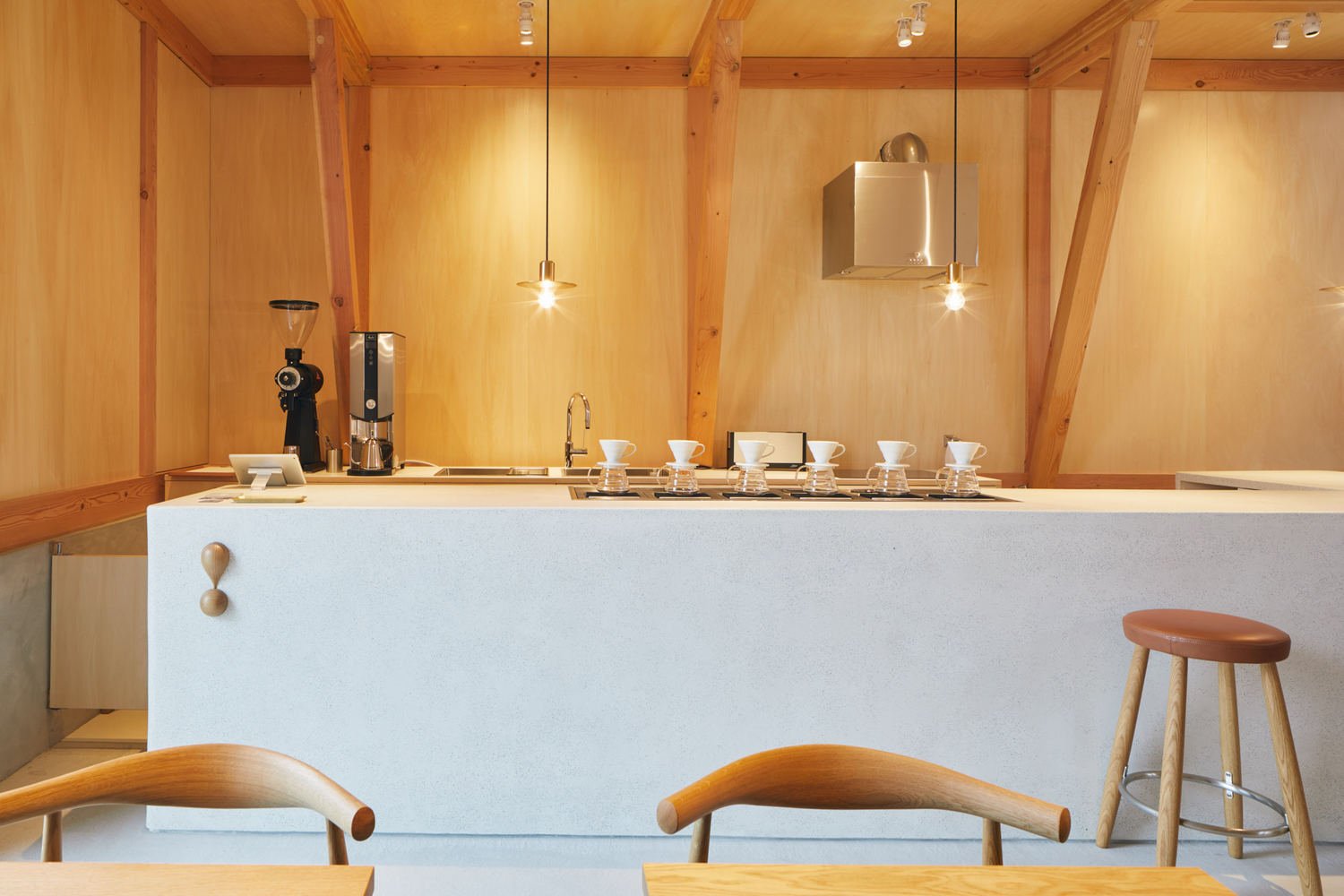 IDUMI 咖啡馆 + 住宅，由 Tenhachi 建筑事务所和室内设计事务所设计