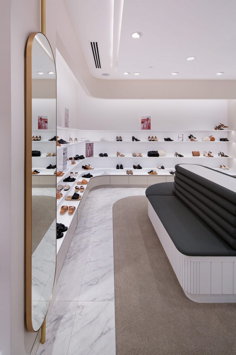 乔·默瑟 (Jo Mercer)，《邦迪》，工作室灰度