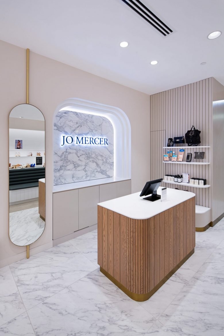 乔·默瑟 (Jo Mercer)，《邦迪》，工作室灰度