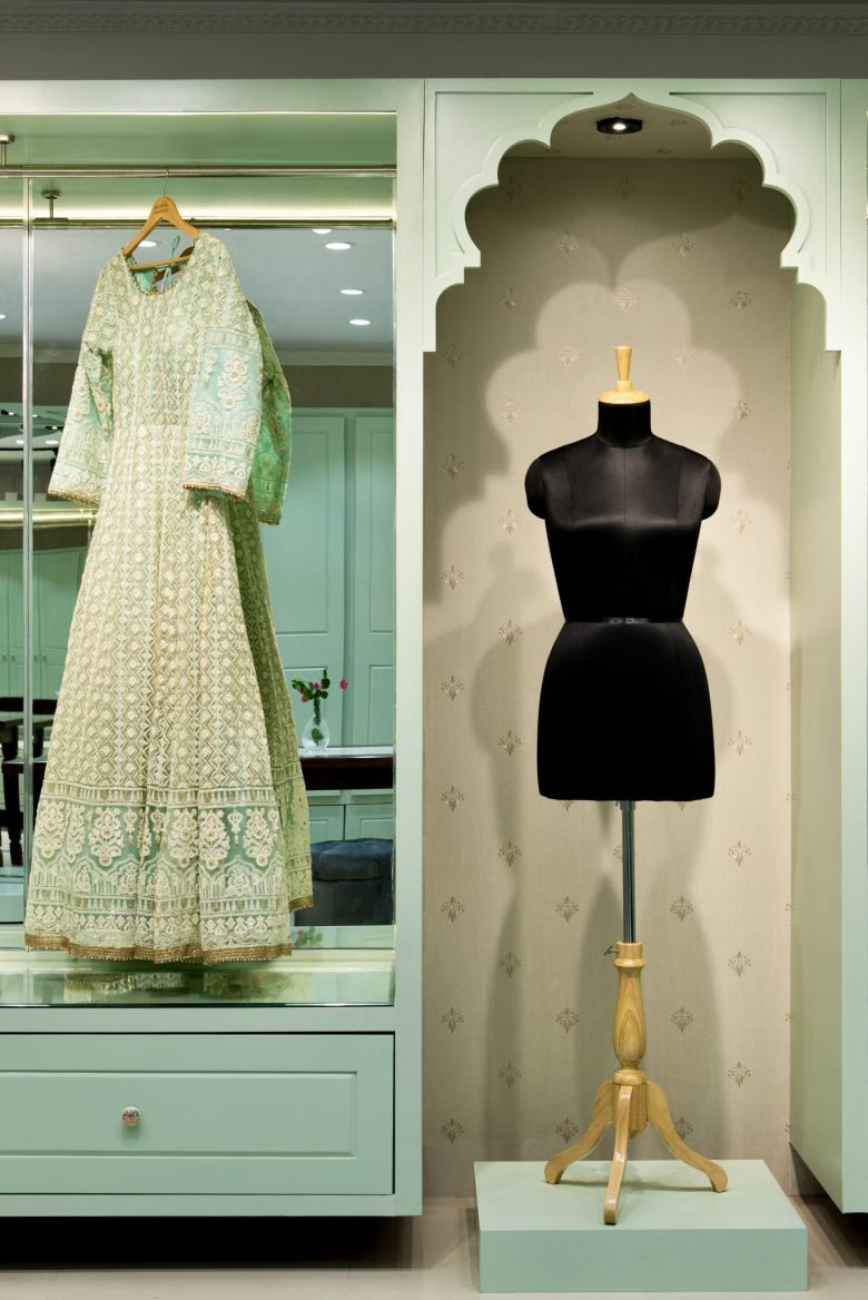 “QURBAT”——时尚工作室