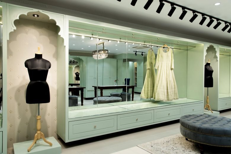 “QURBAT”——时尚工作室