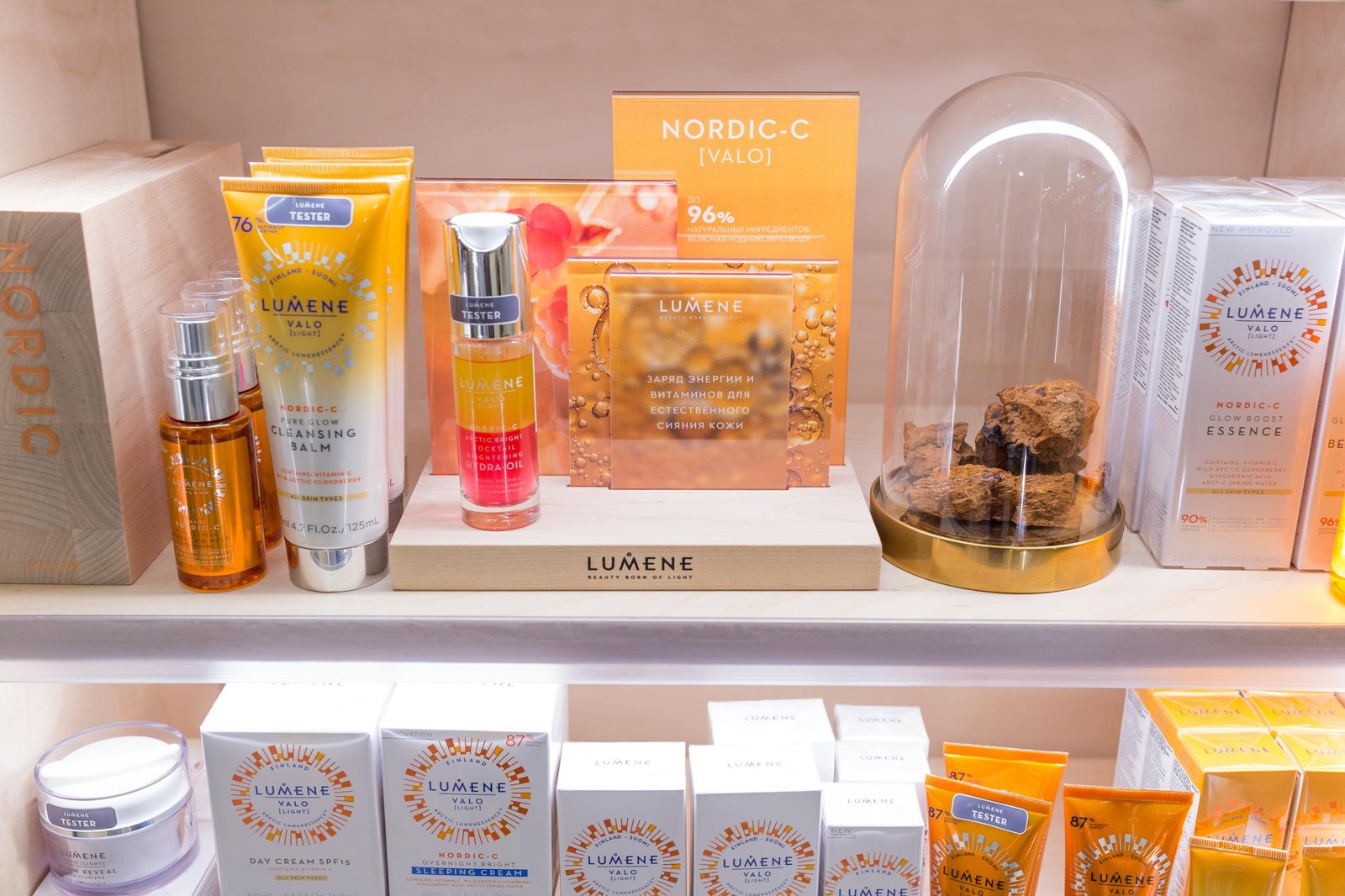 Lumene 由 Dalziel & Pow 设计