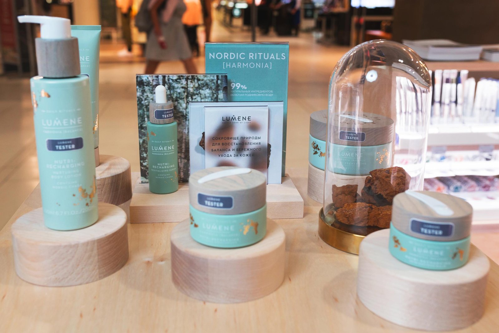 Lumene 由 Dalziel & Pow 设计