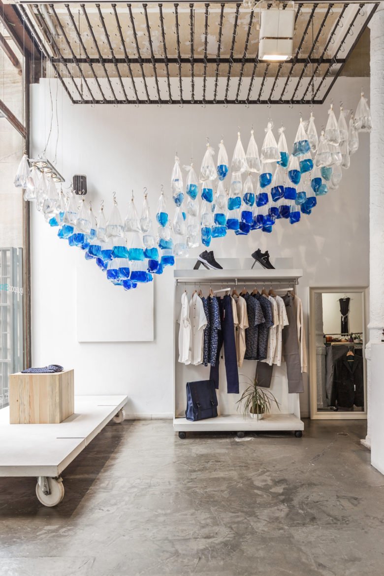 流动的现代性 | IguapopShop 商店中的 Olow 商店橱窗 流动的现代性 | IguapopShop 商店中的 Olow 商店橱窗