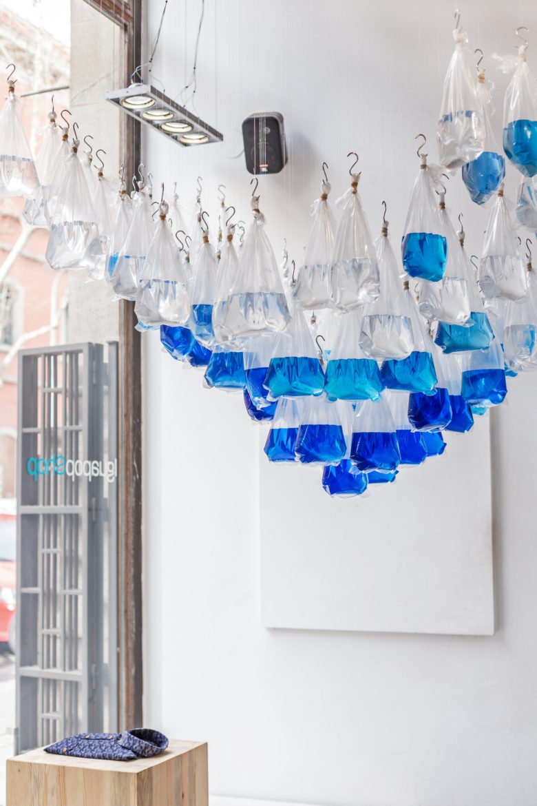 流动的现代性 | IguapopShop 商店中的 Olow 商店橱窗 流动的现代性 | IguapopShop 商店中的 Olow 商店橱窗