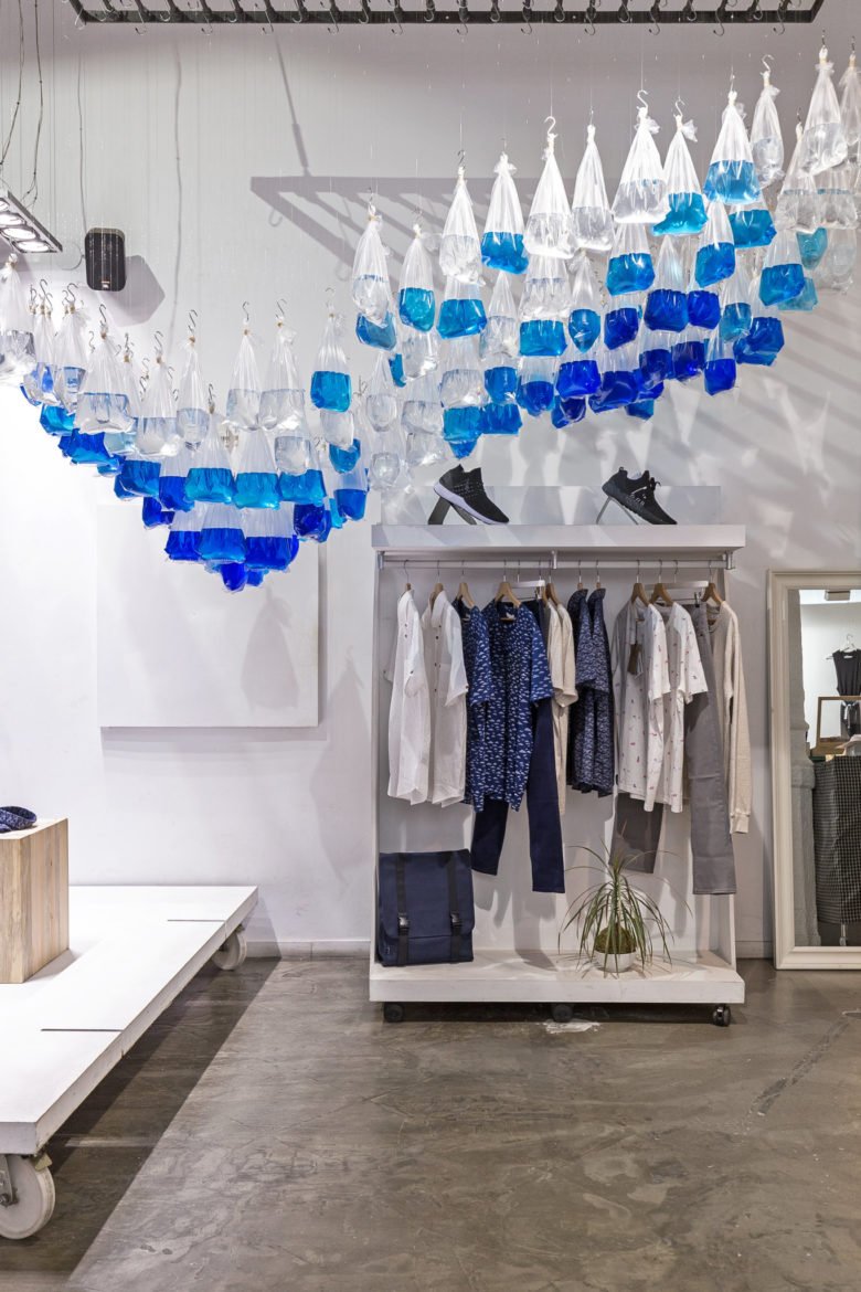 流动的现代性 | IguapopShop 商店中的 Olow 商店橱窗 流动的现代性 | IguapopShop 商店中的 Olow 商店橱窗