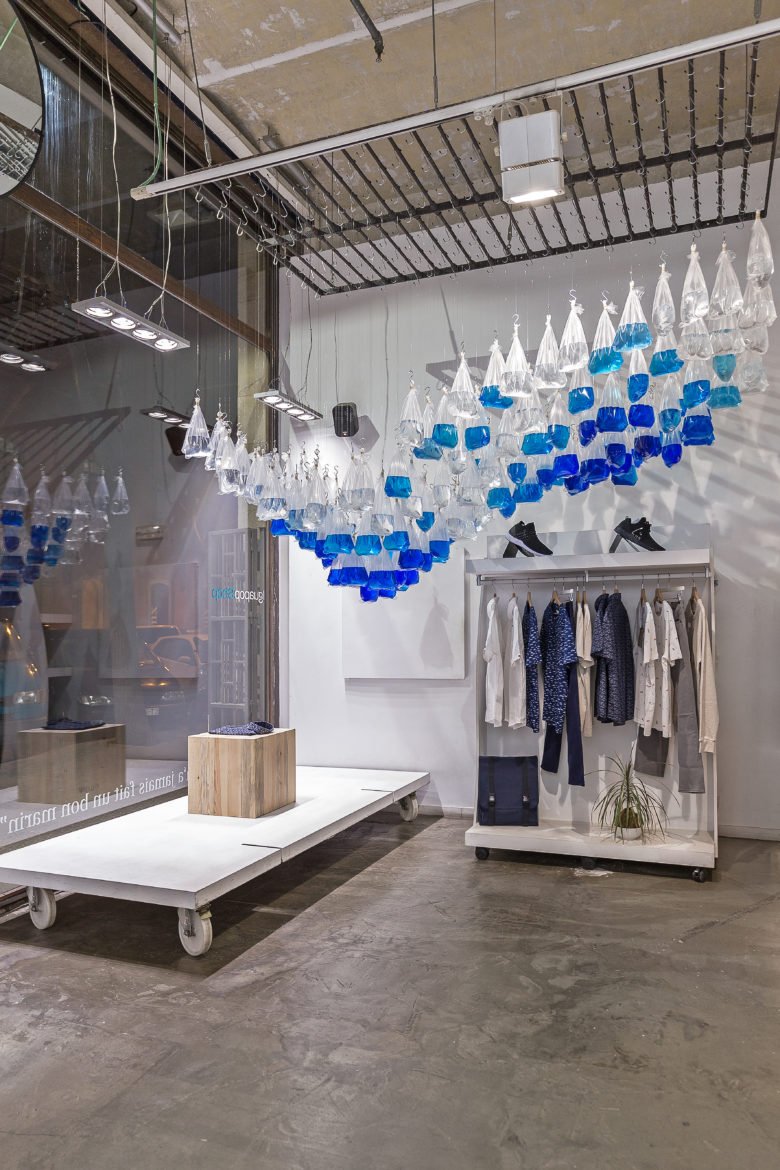 流动的现代性 | IguapopShop 商店中的 Olow 商店橱窗 流动的现代性 | IguapopShop 商店中的 Olow 商店橱窗