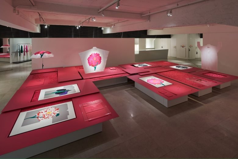 ISSEY MIYAKE GINZA store by Tokujin Yoshioka